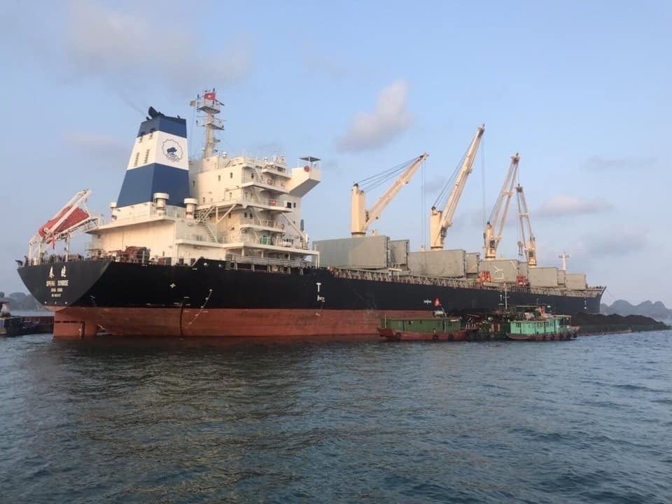 Tàu chở than Indonesia về Việt Nam